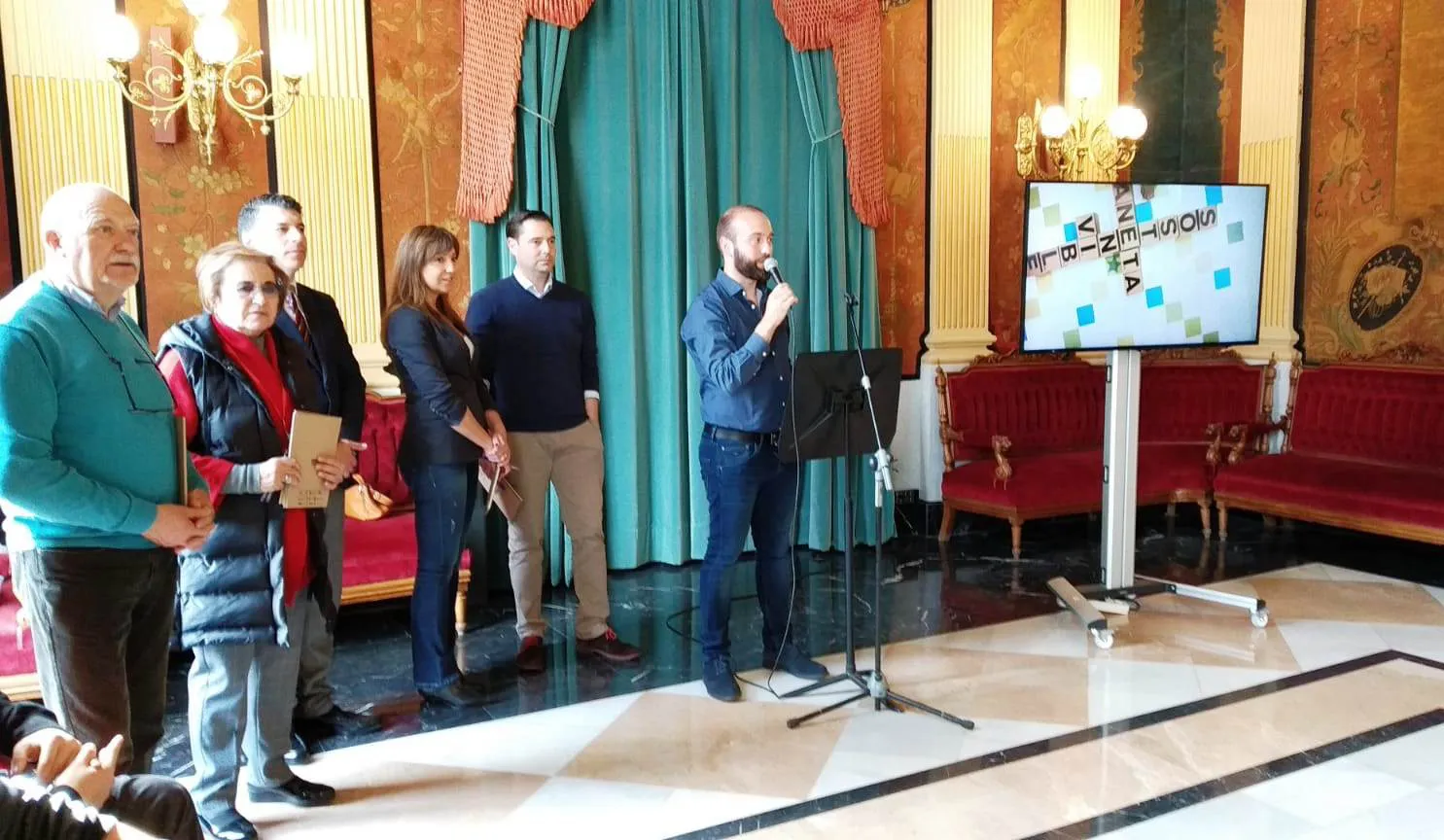 Cultura Burgos: Escolares de siete centros educativos muestran en el Ayuntamiento sus propuestas con el medioambiente