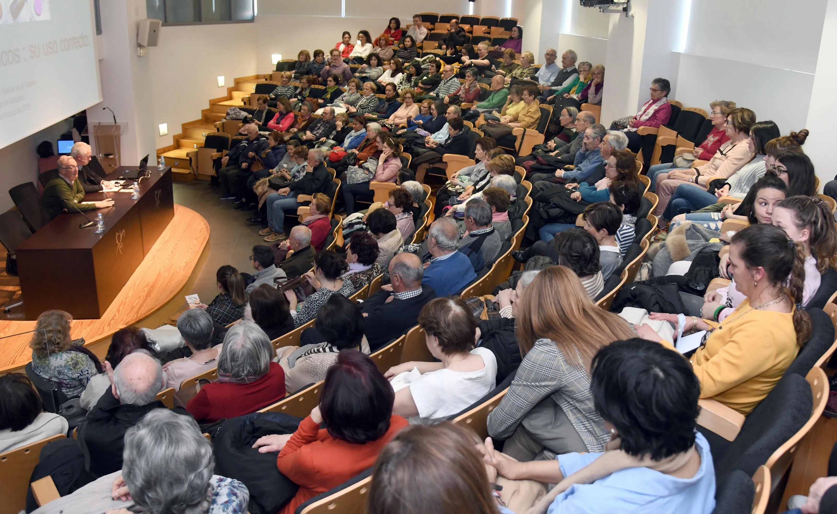 Actualidad Burgos: Los profesionales alertan del peligro que entraña para la salud comprar fármacos por Internet o recurrir a la red antes que a su médico