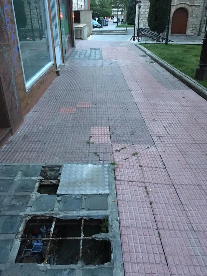 Local Burgos: El suelo de la Zona de Bernardas presenta un estado deplorable