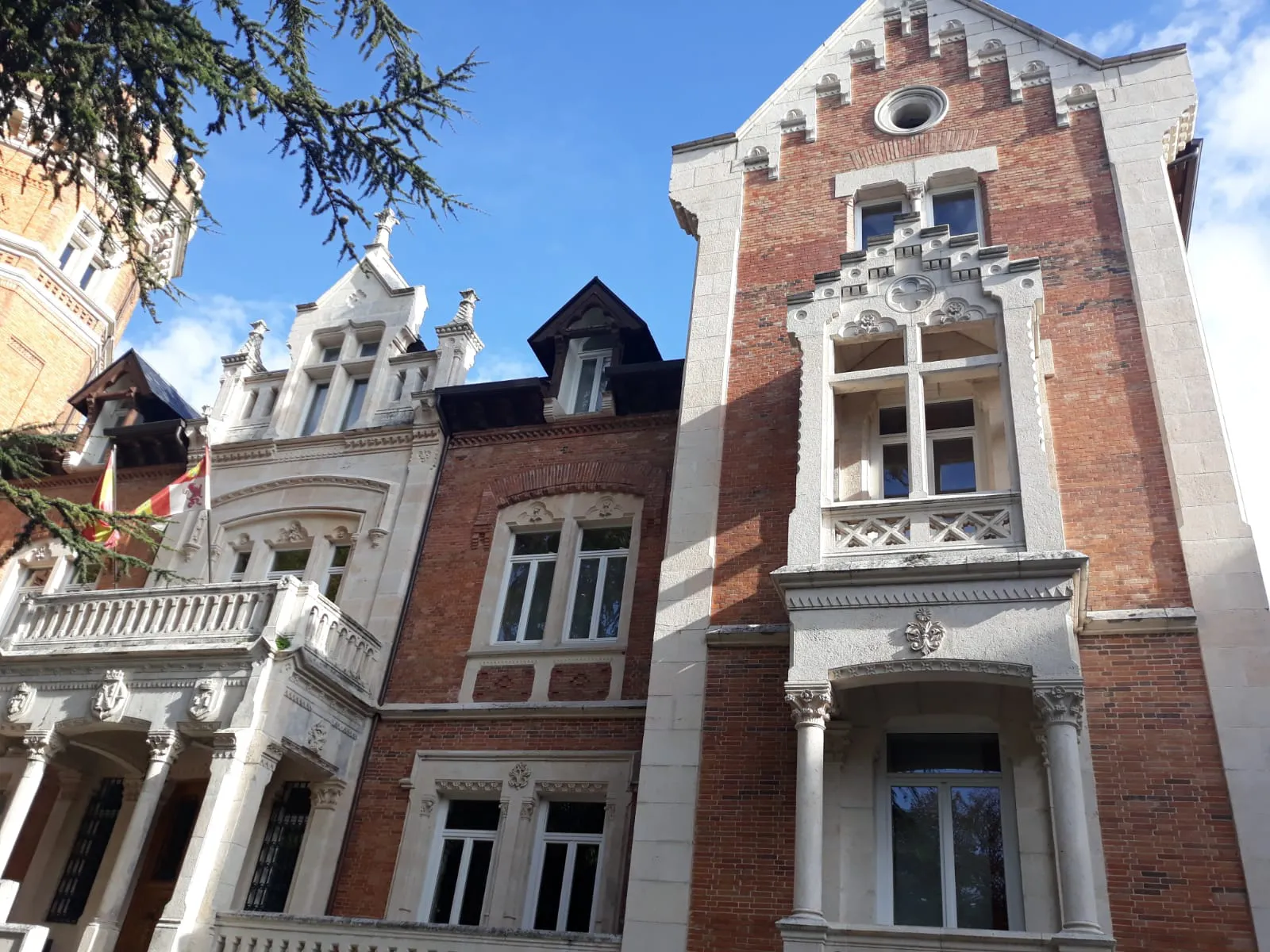 Cultura Burgos: El Instituto de la Lengua conmemora el Día del libro en el Palacio De la Isla con exposiciones, visitas culturales guiadas y talleres didácticos