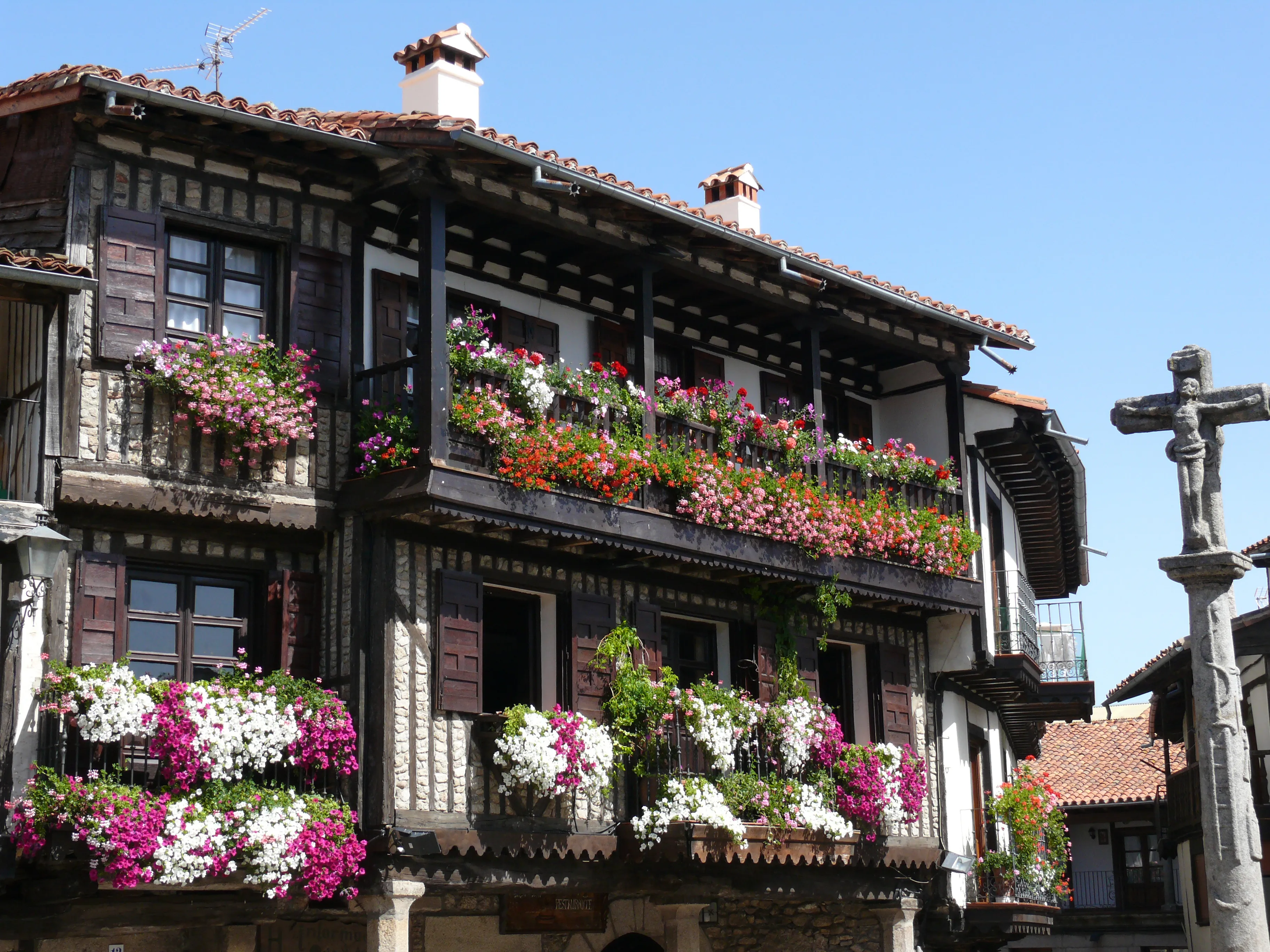 Actualidad Burgos: Los pueblos más bonitos de España en Castilla y León firman un manifiesto en defensa del Turismo Rural para protestar frente al atropello de la Junta de Castilla y León