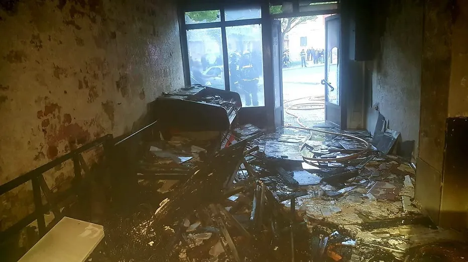 Sucesos Burgos: Los Bomberos sofocan un incendio de un local burgalés