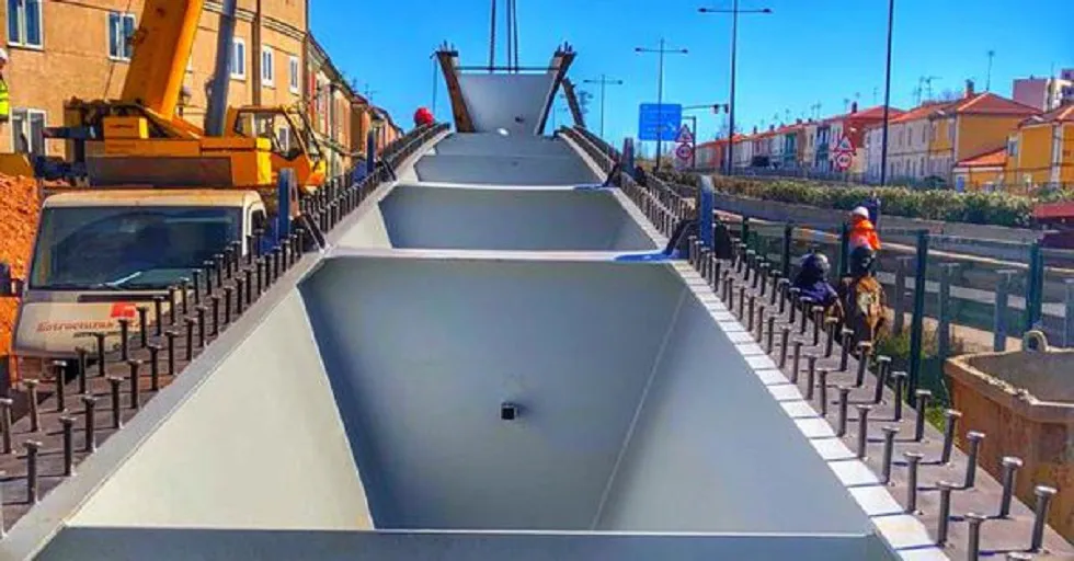 Actualidad Burgos: Magdalena Aguilar se muestra contenta con la colocación de la nueva pasarela del Crucero