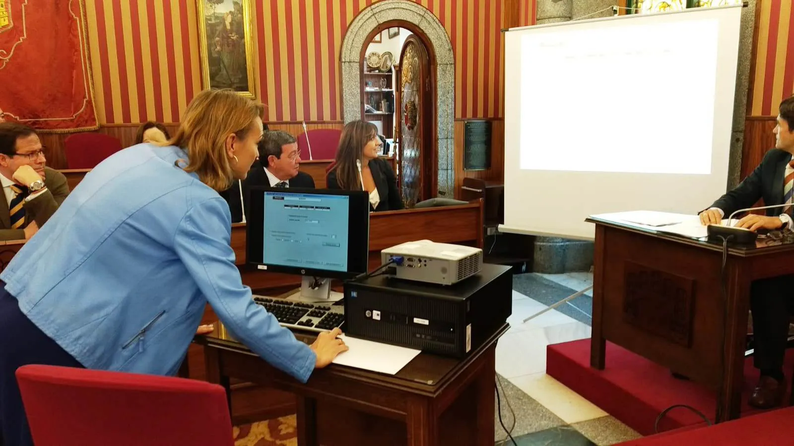 Local Burgos: Lorena de la Fuente, la mano inocente en el Sorteo de las Mesas Electorales