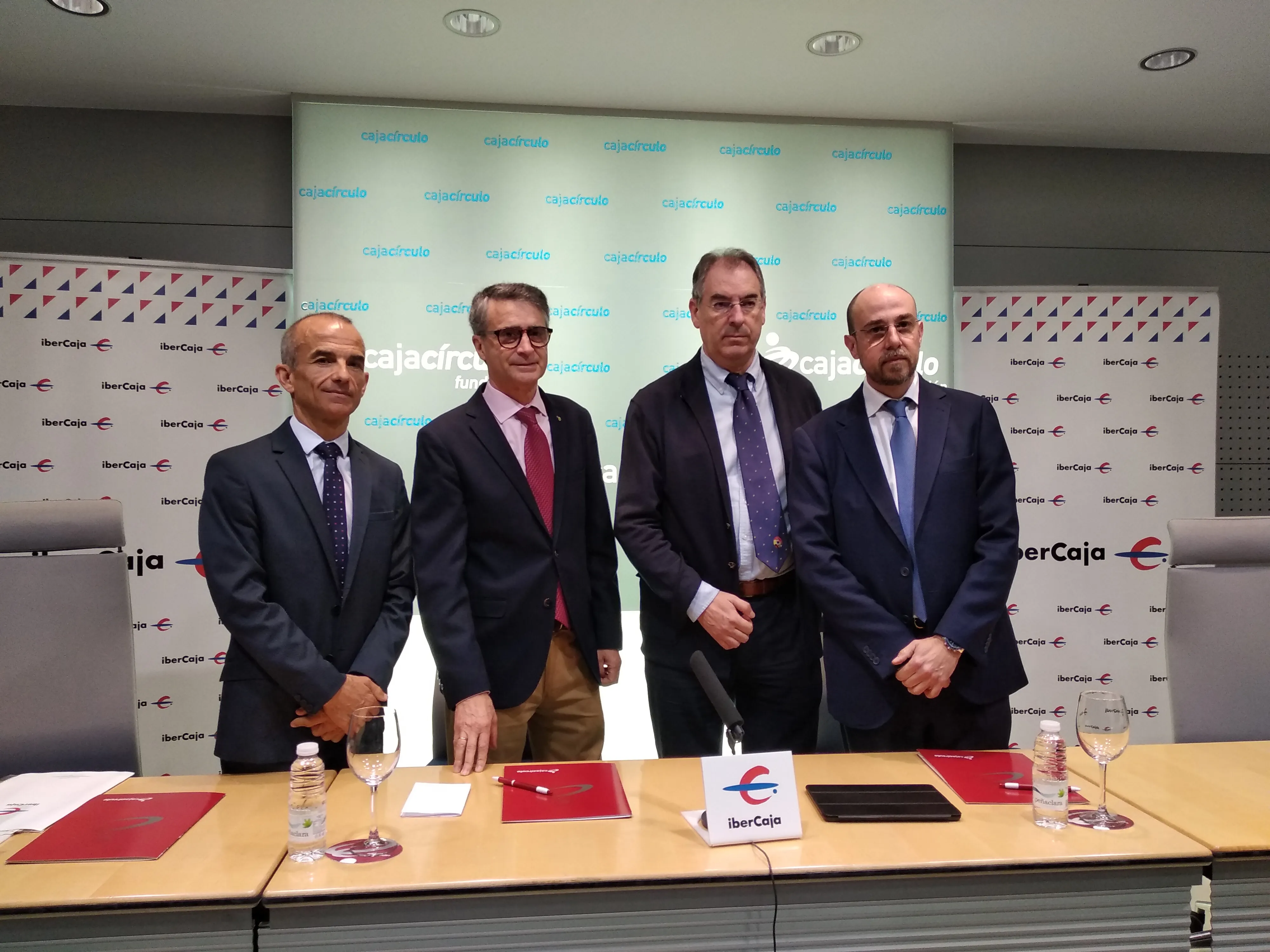 Actualidad Burgos: Cajacírculo, Ibercaja y FAE Burgos firman un Convenio de Colaboración para la Prevención de Adicciones en Burgos