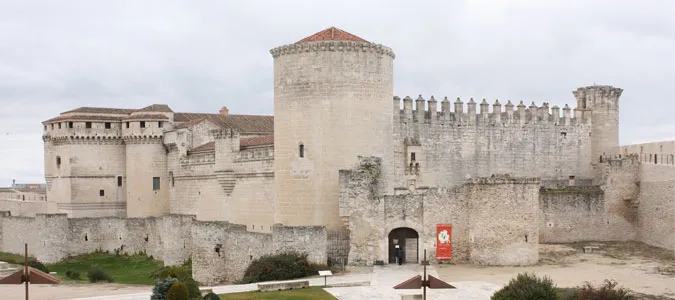 Castillos CYL Burgos: Disfruta del Castillo de los Duques de Alburquerque en Cuéllar