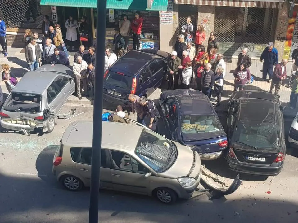 Sucesos Burgos: Fallece un hombre al sufrir un infarto mientras conducía y chocar contra varios coches en Burgos