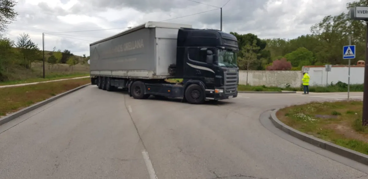 Sucesos Burgos: La avería de un camión provoca el corte del Bulevar a la altura de las Veguillas