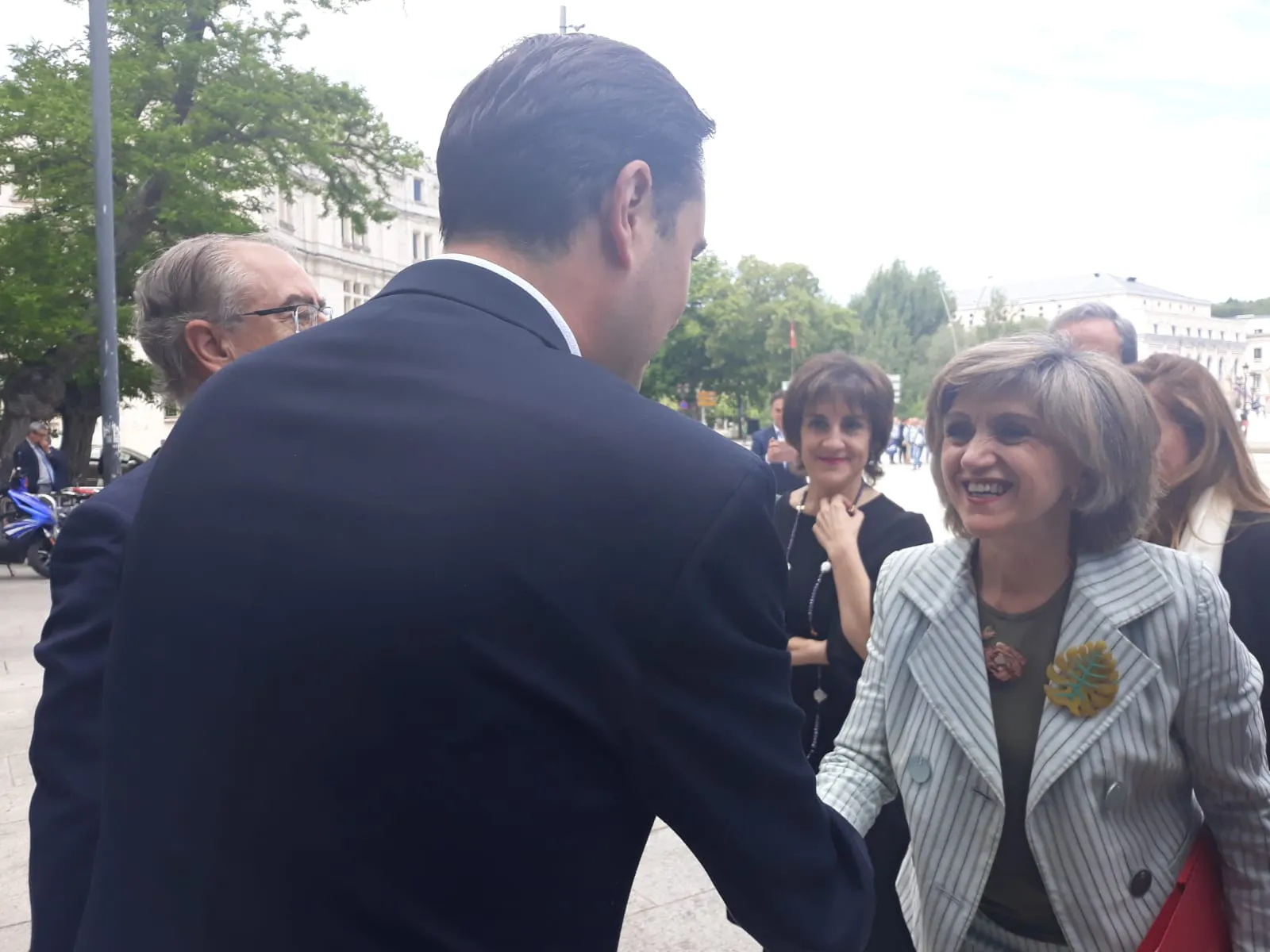 Local Burgos: La Ministra en funciones de Sanidad, Consumo y Bienestar Social anuncia un incremento del 10% en las próximas plazas MIR de Pediatría