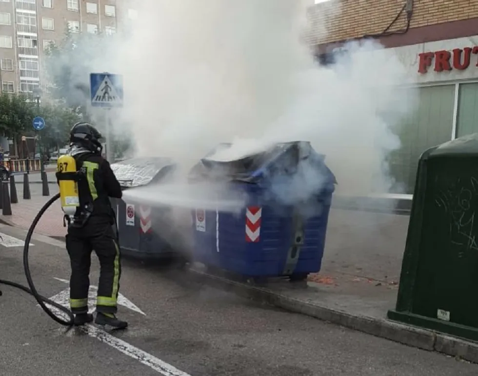 Sucesos Burgos: Los Bomberos obligados a intervenir por el incendio de varios contenedores