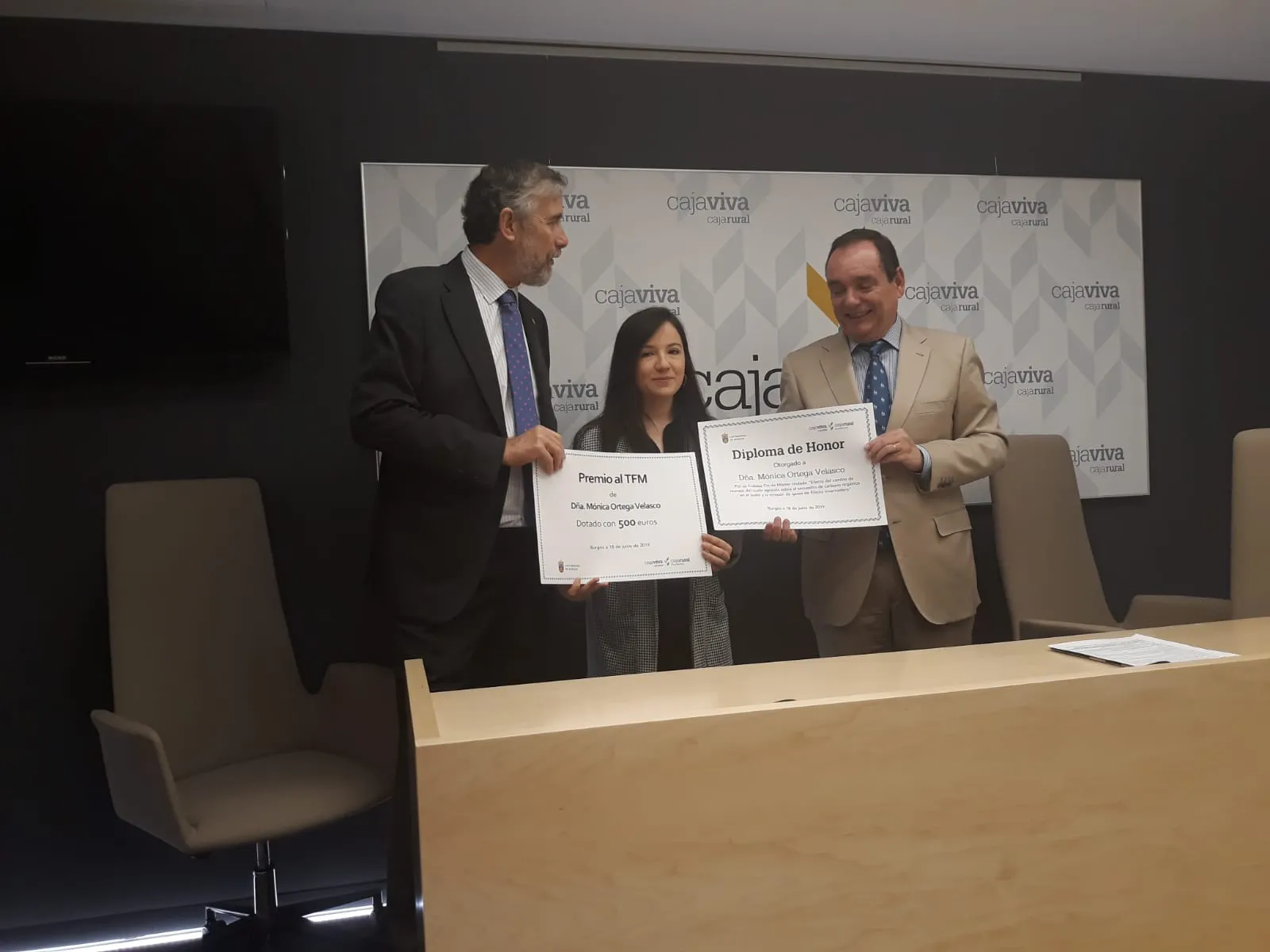 Mónica Ortega se alza con el premio TFM de Caja Rural al trabajo más destacado en ámbito agroalimentario