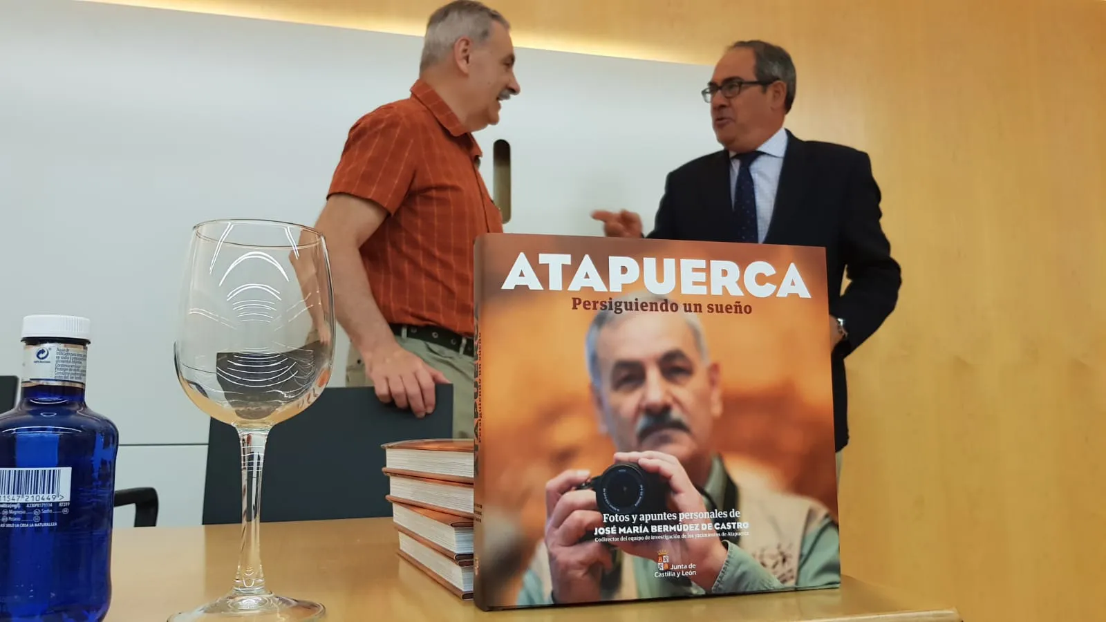 Bermúdez de Castro retrata en un libro de fotografías su Atapuerca más íntima