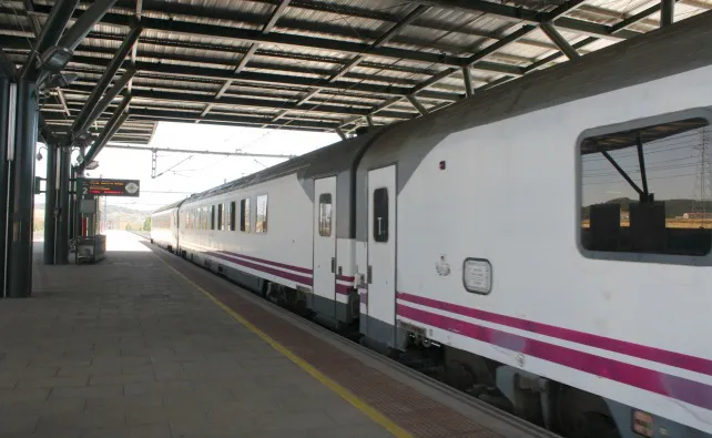 Los Trenes Playeros de Renfe volverán a acercar las playas del Cantábrico a los castellanos y leoneses