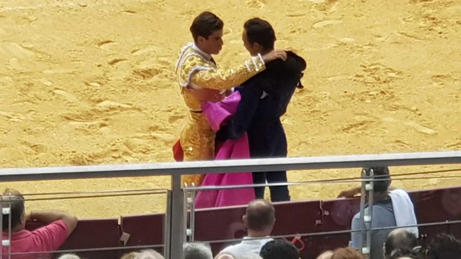 Puerta grande para Rubén Pinar que cuajó la mejor faena de la Feria