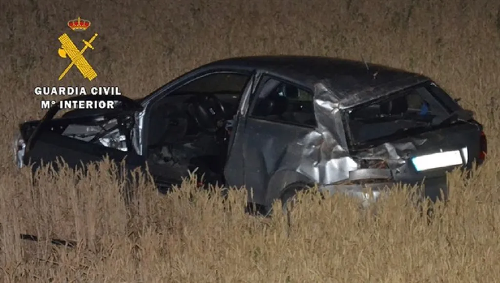Investigan a un conductor ebrio tras sufrir un accidente con el carné caducado