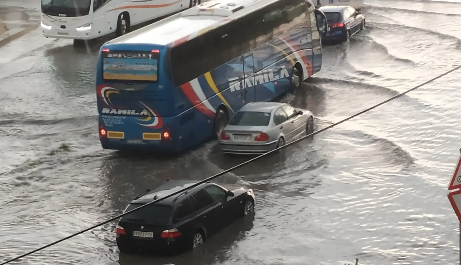 La tormenta anega varias calles y garajes de la ciudad