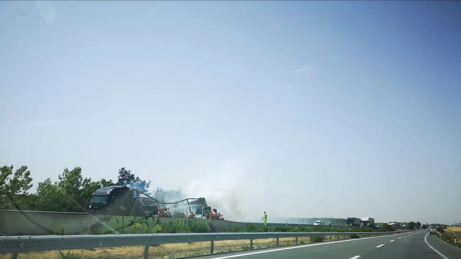 Cortada la A-62 en Villazopeque por el incendio de un camión