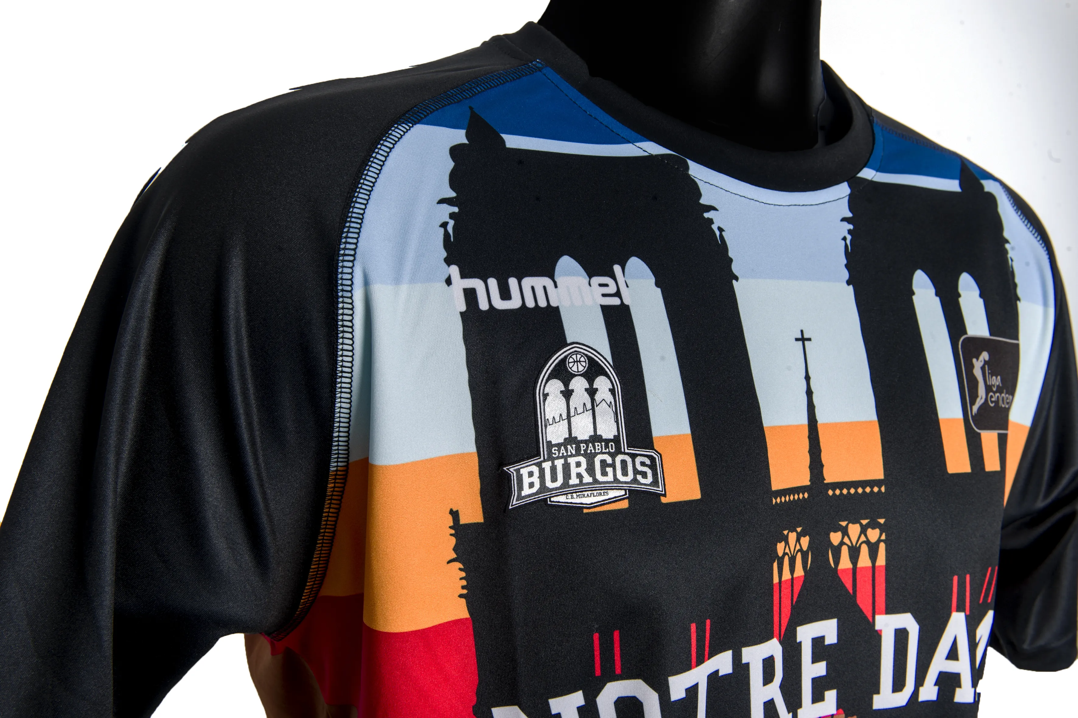 Baloncesto Burgos: La subasta de las camisetas del San Pablo Burgos en homenaje a Notre Dame finaliza el 25 de julio