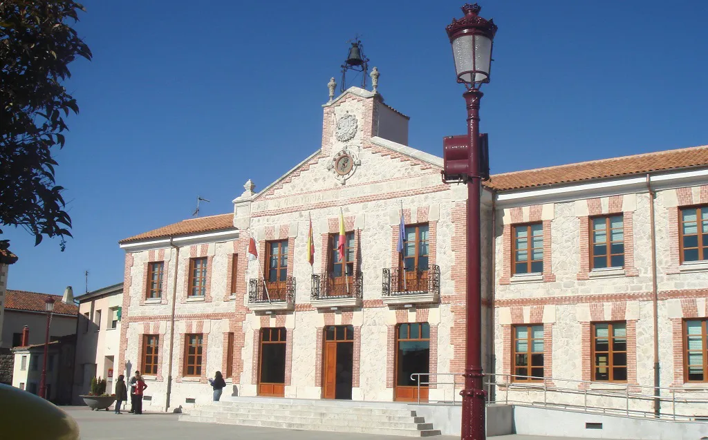 El joven herido por su padre en el asesinato de su madre sigue en la UCI y pendiente de evolución su lesión medular