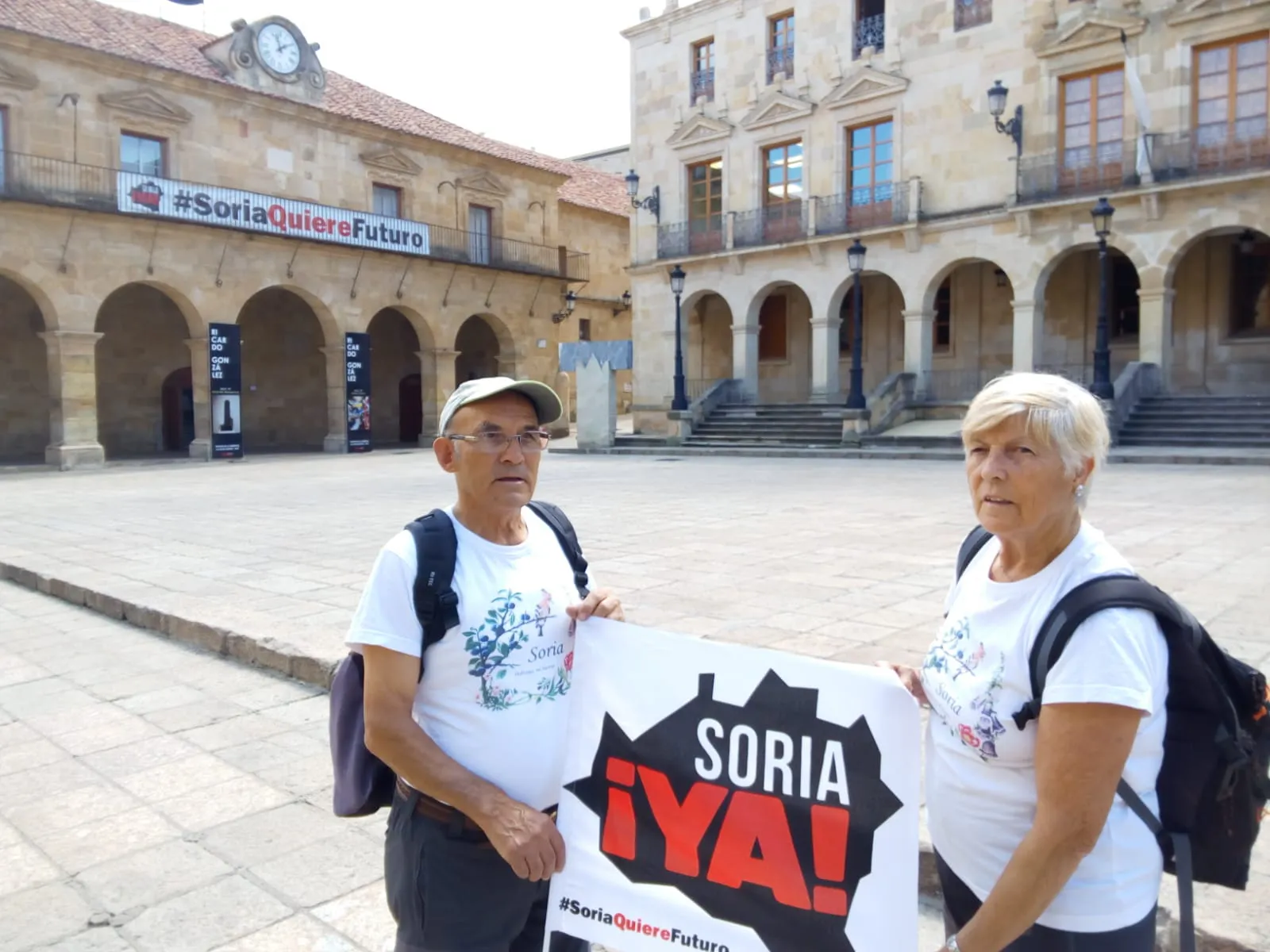 De Soria a Aranda andando por la finalización de la A-11: la historia de un matrimonio octogenario