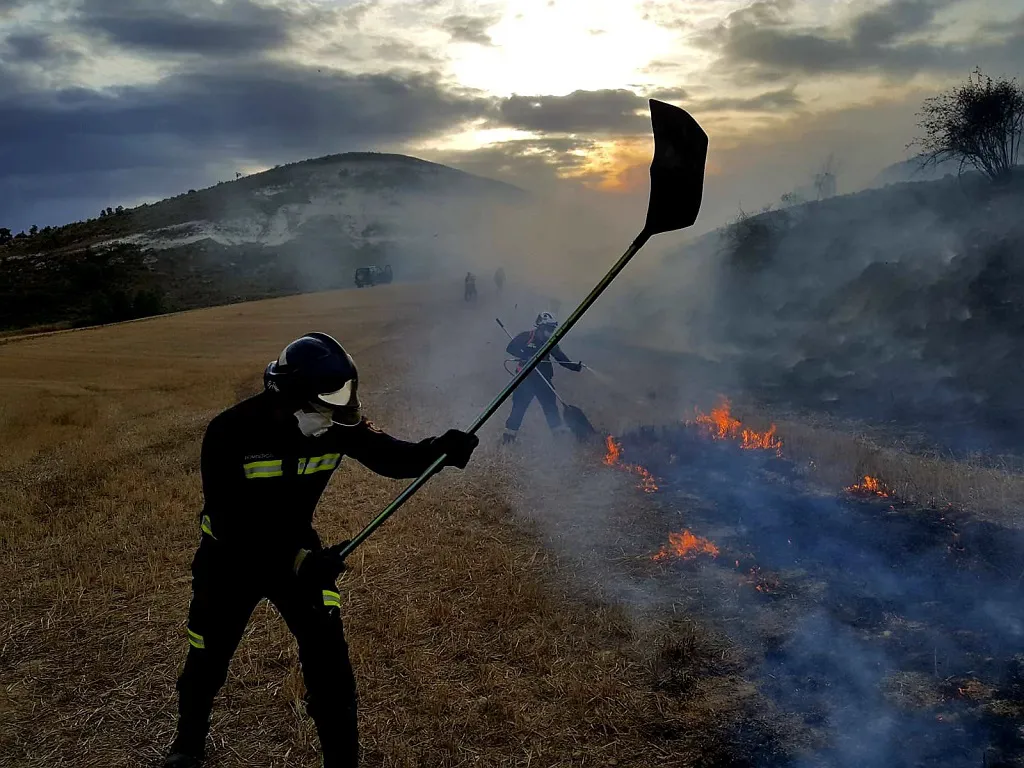 Arden dos hectáreas de monte y rastrojo en Mansilla de Burgos