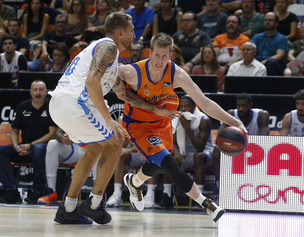El San Pablo Burgos conquista el Trofeo Ciudad de Valencia con un recital de triples (81-90)