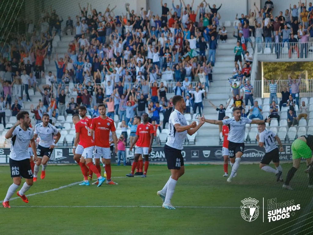 El Burgos CF logra la primera victoria de la temporada ante un Salamanca que perdonó (1-0)