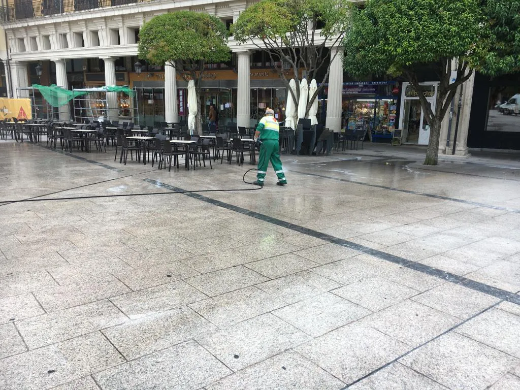 La plaza Mayor eternamente sucia