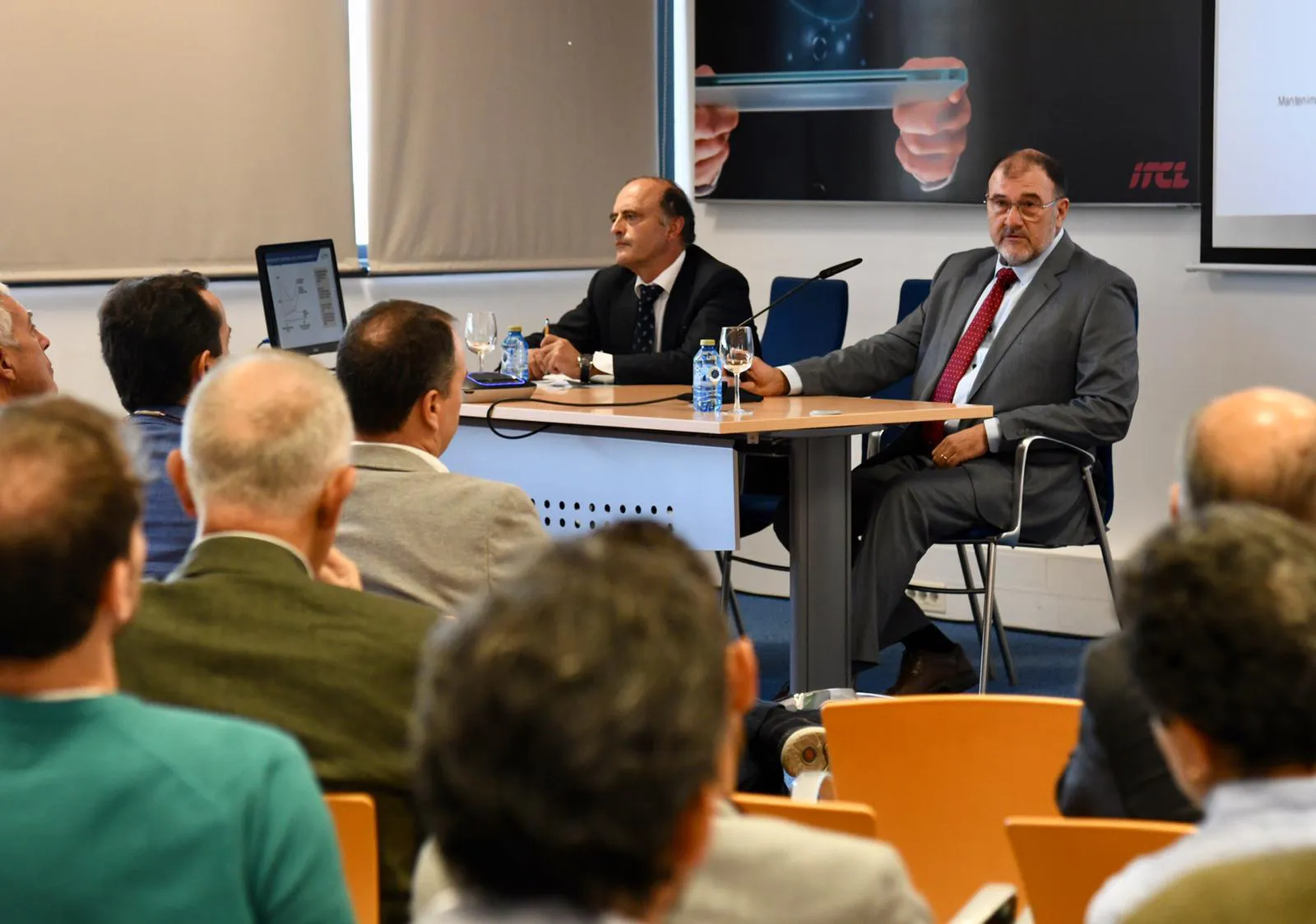 Economía y Empresa Burgos: Expertos nacionales en Inteligencia Artificial ponen de manifiesto en Burgos que que el cambio social y el avance ya es imparable