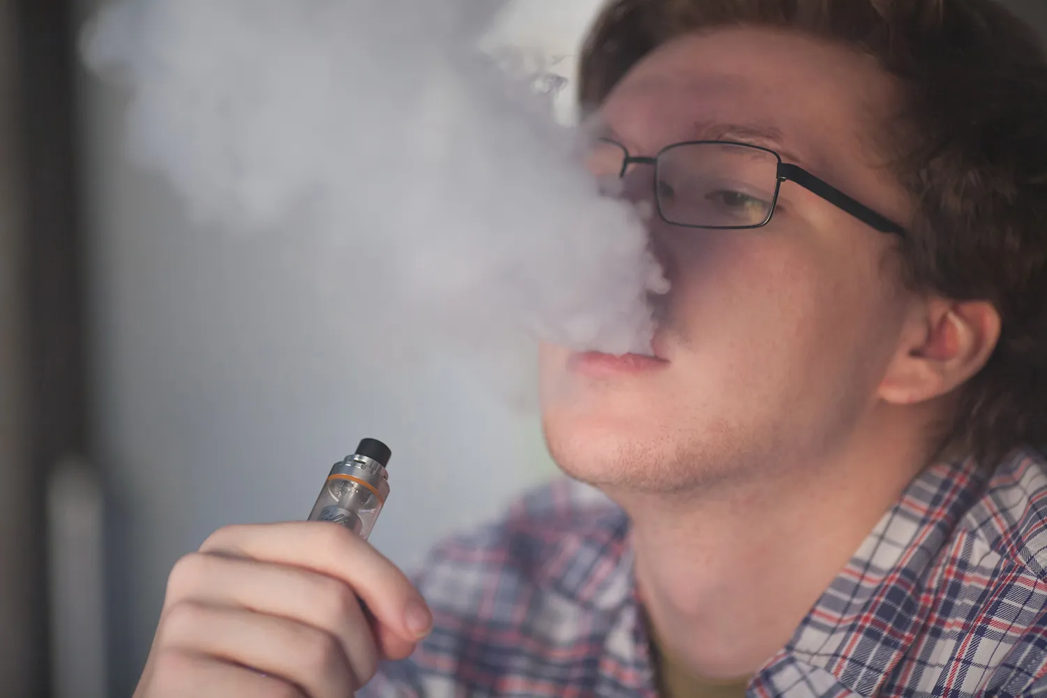 El uso de cigarros electrónicos agrava los síntomas de asma en los adolescentes