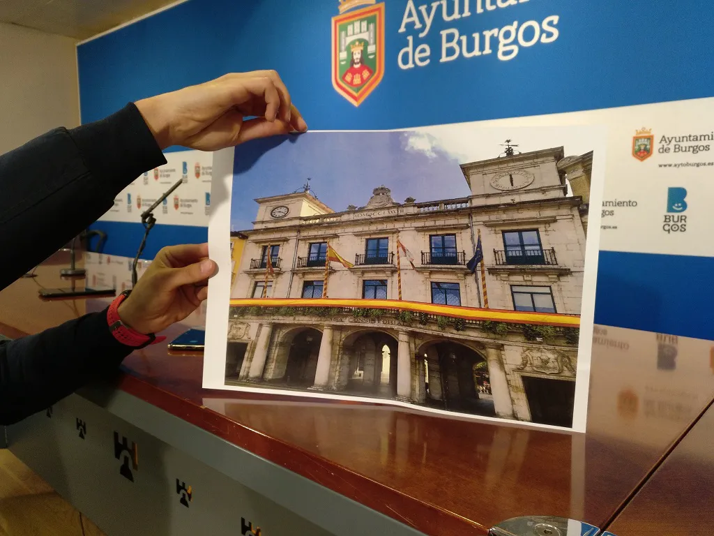 El PP de Burgos propone colocar la bandera de España en la fachada del Ayuntamiento los días festivos