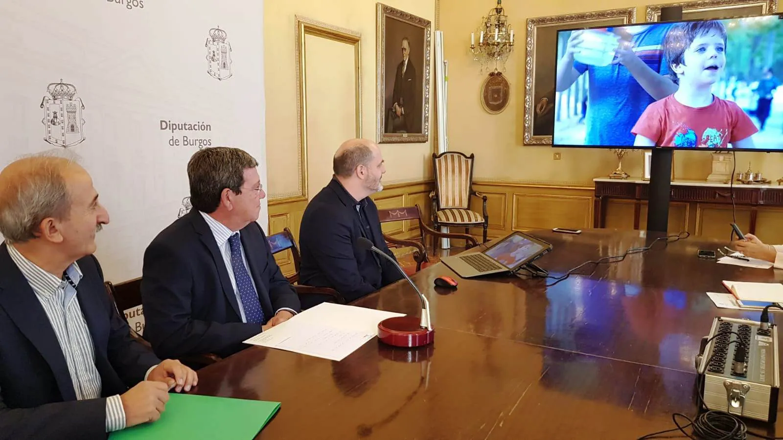 La campaña de sensibilización ambiental Una gota de agua, una gota de vida llega a 63.000 personas