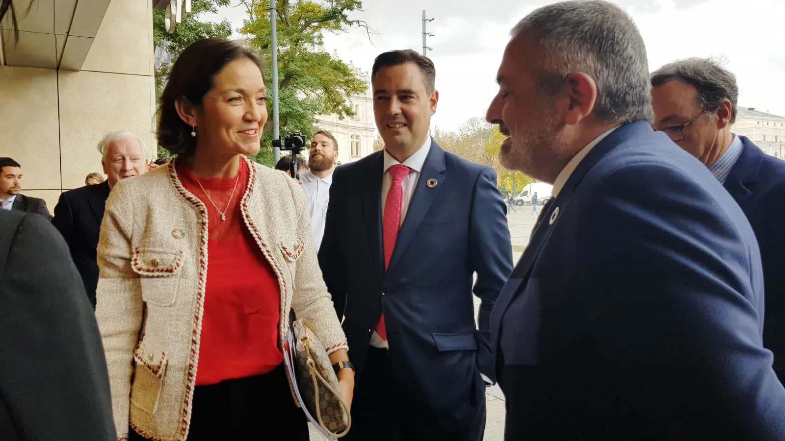 La ministra Reyes Maroto conoce en primera persona las acciones de producción de Campofrío