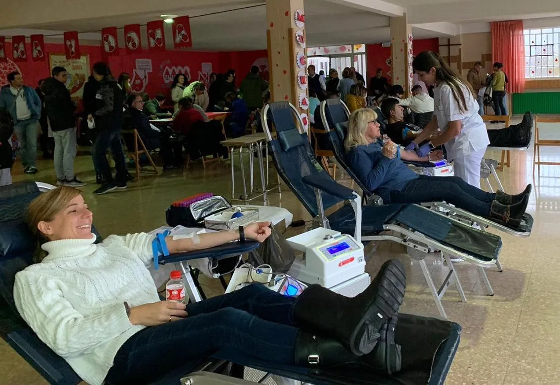 La M.O.D.A. y el San Pablo acuden a la donación de sangre del Colegio Sagrados Corazones