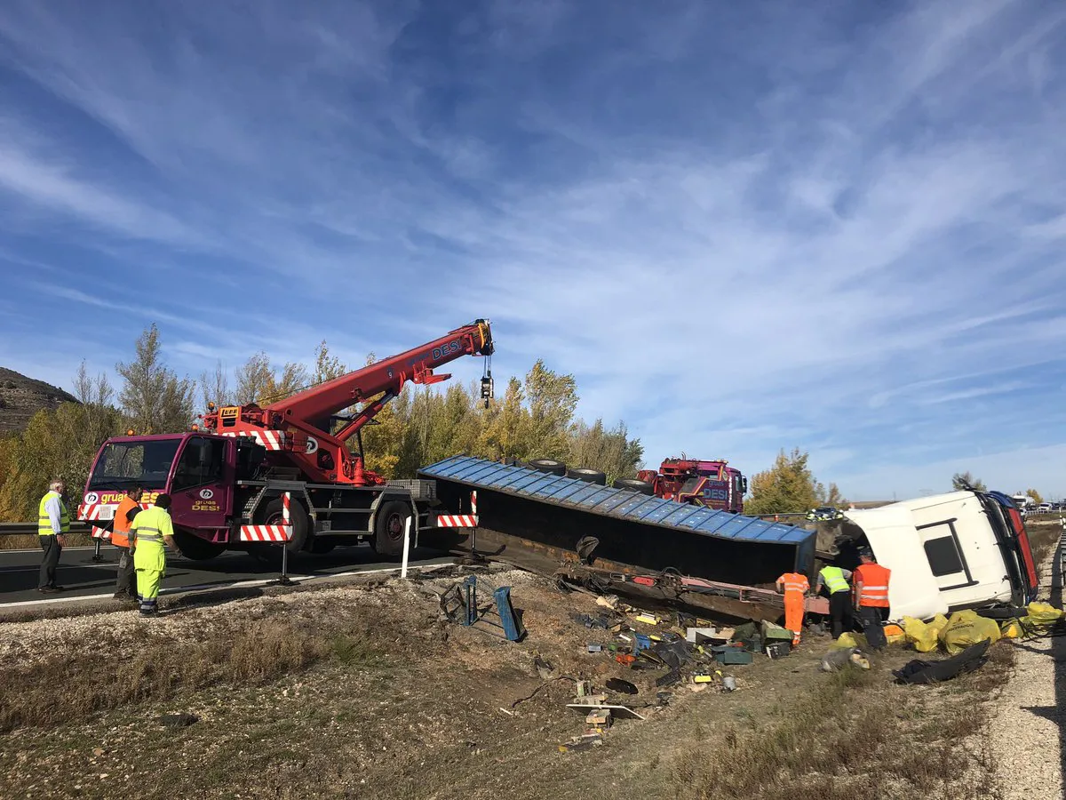Vuelca un camión en la AP-1 a la altura de Briviesca
