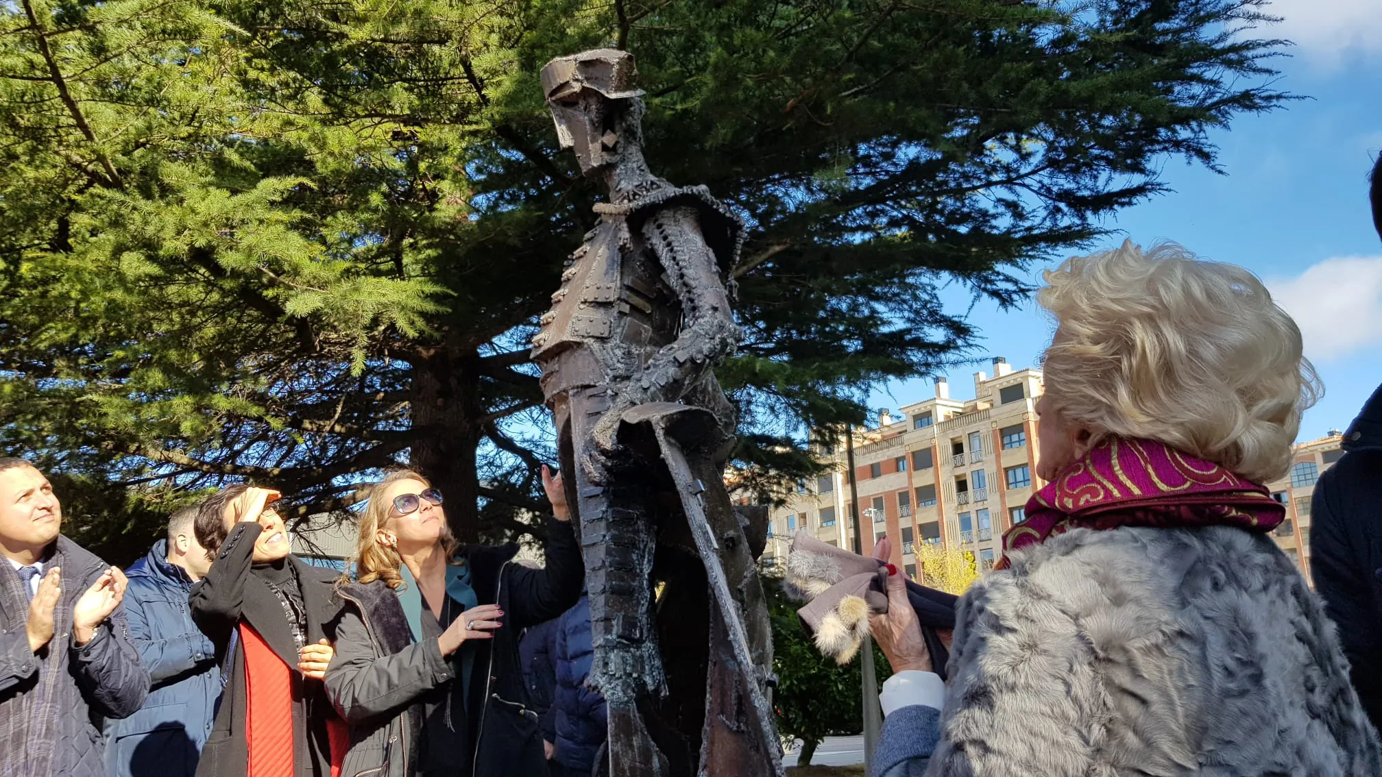 El primer torero burgalés de la historia ya tiene su monumento frente a la plaza de toros
