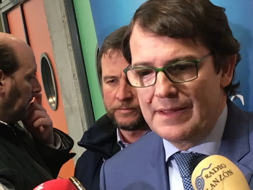 Mañueco dialoga con Pedro Sánchez este martes