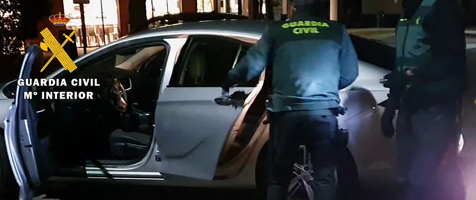 La Guardia Civil desarticula una banda dedicada al robo con fuerza en el interior de vehículos