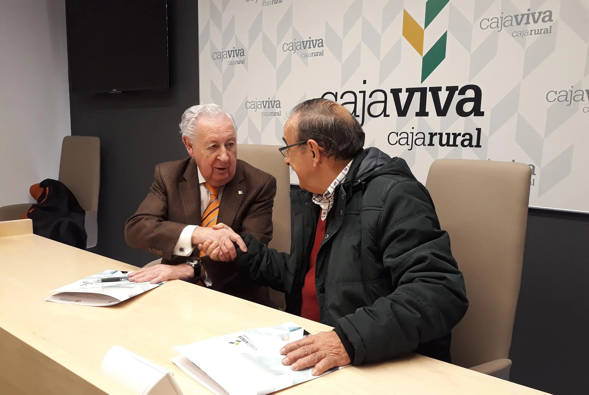 Casi 10.000&euro; para Asayeme en un convenio con Cajaviva