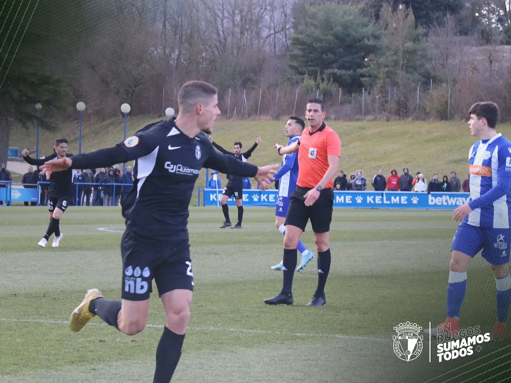 El Burgos CF logra un meritorio empate tras acabar el partido con nueve jugadores (2-2)