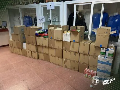 Fútbol Burgos: Los abonados aportan más de 600 kilos de alimentos