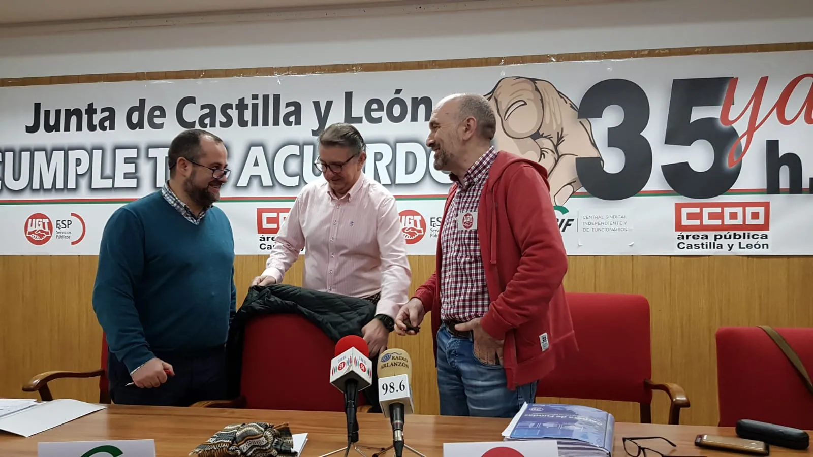 CC OO, UGT y CSIF llevan a la calle la jornada de 35 horas, la carrera profesional y reclaman el pago de los fondos adicionales