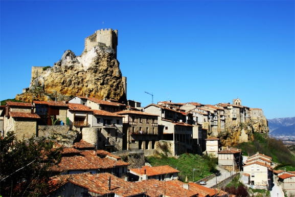 Verano sobre ruedas: seis rutas para disfrutar de Burgos en moto