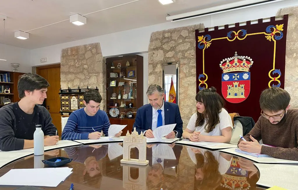 Acuerdo entre el Rectorado y el Consejo de Alumnos de la Universidad de Burgos relativo al Grado en Relaciones Laborales y Recursos Humanos