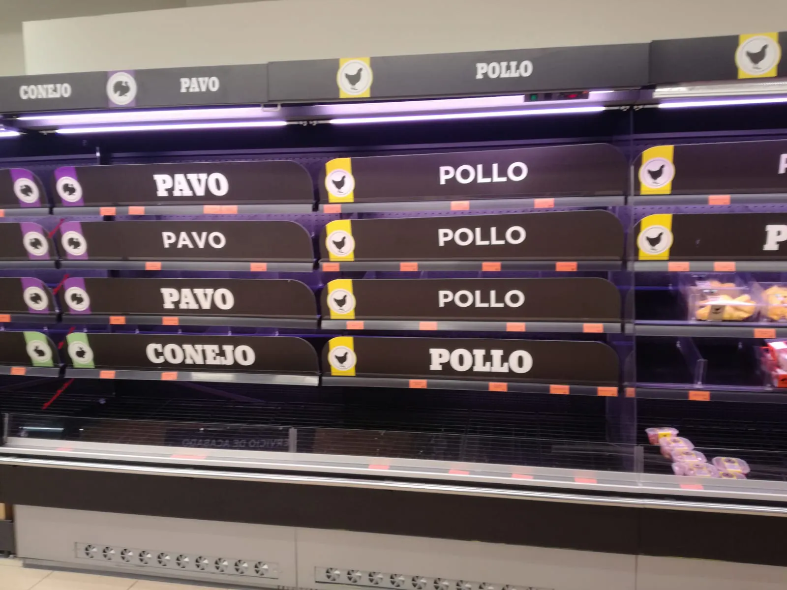 La alarma social por el coronavirus deja secos a los supermercados