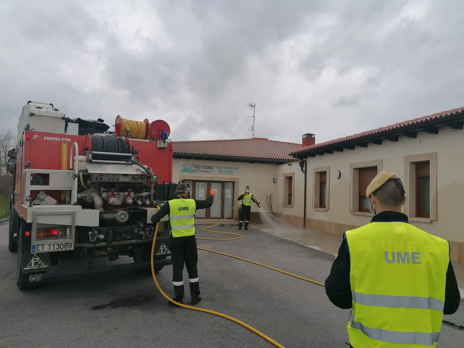 La UME continúa con el servicio de desinfección en residencias