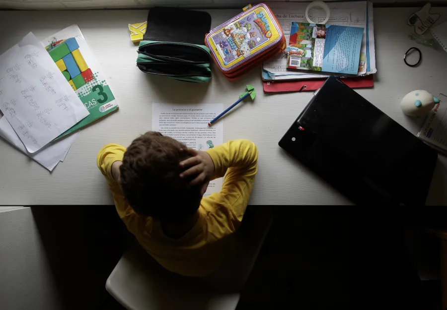 La mayoría de niños y jóvenes españoles dicen sentirse aburridos de estar en casa, según un estudio