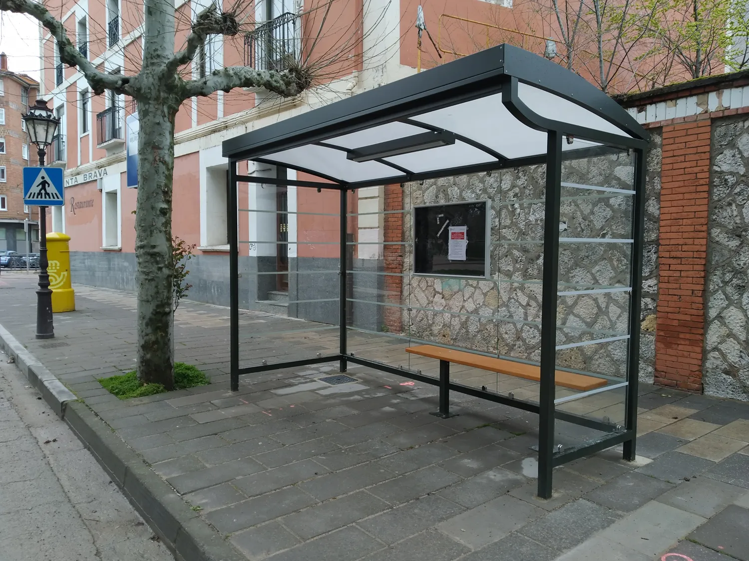 Finalizan las obras de adecuación de 16 paradas de autobús en materia de accesibilidad