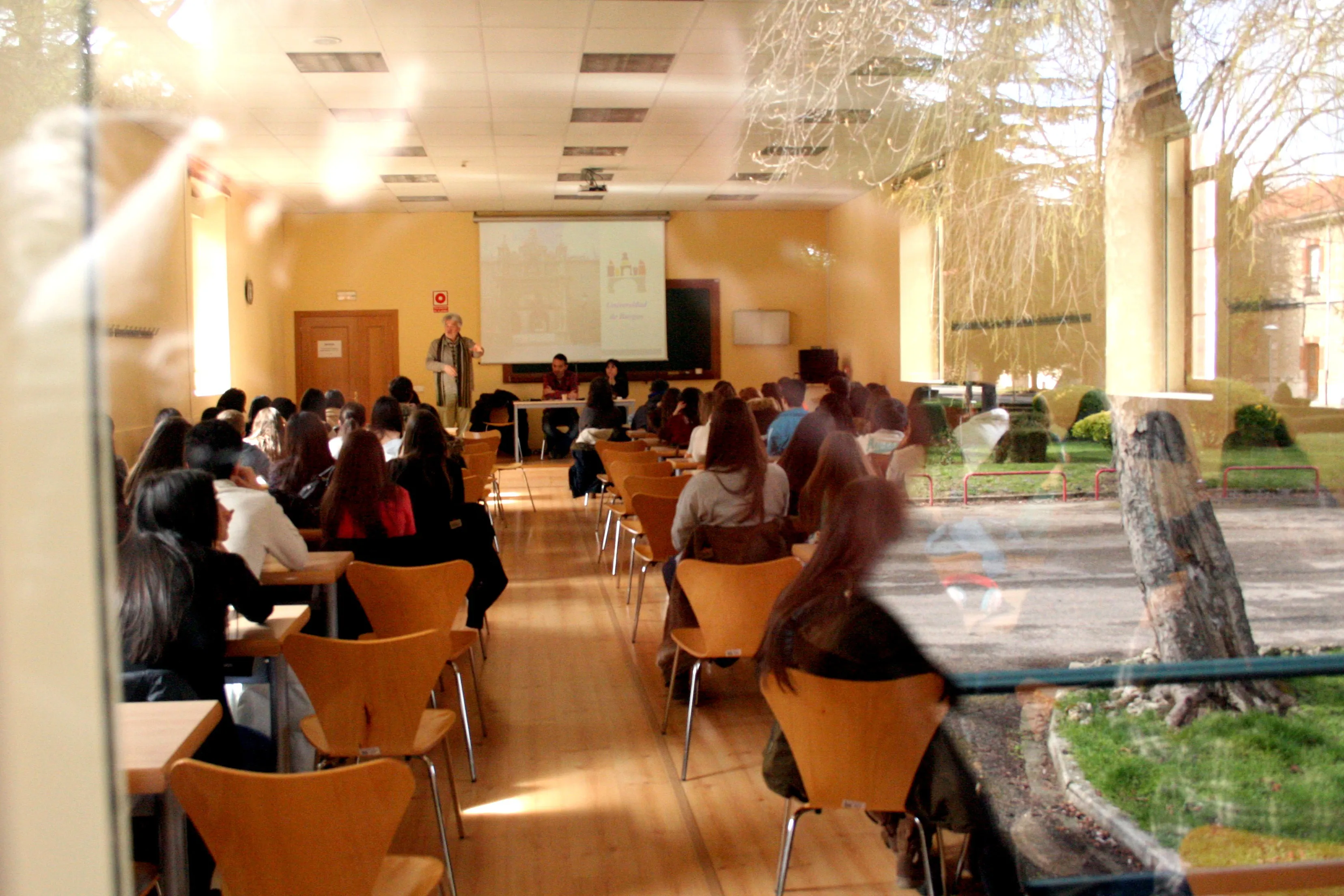 Impacto Psicológico del COVID-19 en estudiantes y docentes universitarios