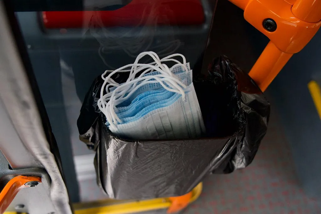 El Ayuntamiento repartirá mascarillas en los autobuses urbanos
